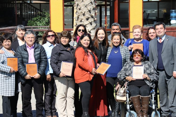 DIRIGENTES SOCIALES DE LA REGIÓN DE COQUIMBO FUERON RECONOCIDOS POR SU IMPORTANTE ROL EN EL DESARROLLO LOCAL DIRIGENTES SOCIALES DE LA REGIÓN DE COQUIMBO FUERON RECONOCIDOS POR SU IMPORTANTE ROL EN EL DESARROLLO LOCAL