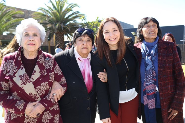 DIRIGENTES SOCIALES DE LA REGIÓN DE COQUIMBO FUERON RECONOCIDOS POR SU IMPORTANTE ROL EN EL DESARROLLO LOCAL DIRIGENTES SOCIALES DE LA REGIÓN DE COQUIMBO FUERON RECONOCIDOS POR SU IMPORTANTE ROL EN EL DESARROLLO LOCAL