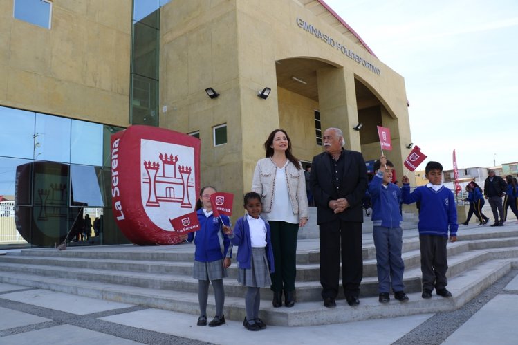 INAUGURAN EL TAN ANHELADO POLIDEPORTIVO DE LAS COMPAÑÍAS