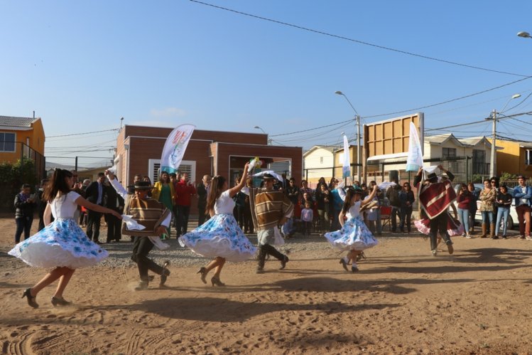 VECINOS DE LA SERENA RECIBEN MODERNAS SEDES SOCIALES GRACIAS AL APOYO DE SUBDERE VECINOS DE LA SERENA RECIBEN MODERNAS SEDES SOCIALES GRACIAS AL APOYO DE SUBDERE