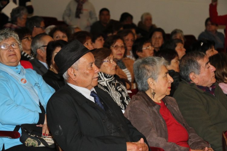 MÁS DE 8 MIL ADULTOS MAYORES DE LA REGIÓN RECIBEN RECURSOS PARA IMPLEMENTAR SUS INICIATIVAS DE INTEGRACIÓN SOCIAL MÁS DE 8 MIL ADULTOS MAYORES DE LA REGIÓN RECIBEN RECURSOS PARA IMPLEMENTAR SUS INICIATIVAS DE INTEGRACIÓN SOCIAL