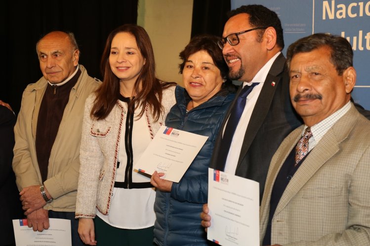 MÁS DE 8 MIL ADULTOS MAYORES DE LA REGIÓN RECIBEN RECURSOS PARA IMPLEMENTAR SUS INICIATIVAS DE INTEGRACIÓN SOCIAL