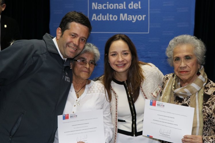 MÁS DE 8 MIL ADULTOS MAYORES DE LA REGIÓN RECIBEN RECURSOS PARA IMPLEMENTAR SUS INICIATIVAS DE INTEGRACIÓN SOCIAL