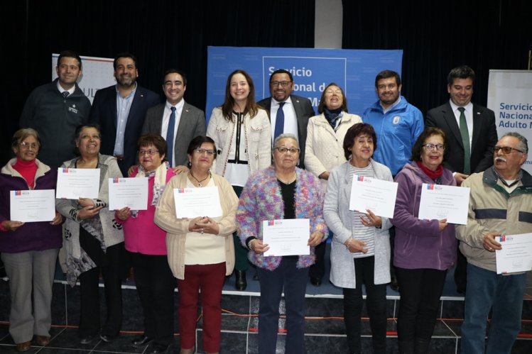 MÁS DE 8 MIL ADULTOS MAYORES DE LA REGIÓN RECIBEN RECURSOS PARA IMPLEMENTAR SUS INICIATIVAS DE INTEGRACIÓN SOCIAL