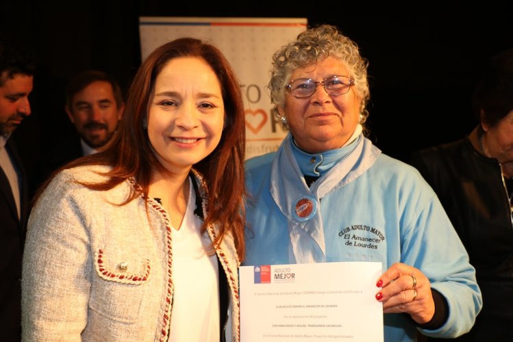 MÁS DE 8 MIL ADULTOS MAYORES DE LA REGIÓN RECIBEN RECURSOS PARA IMPLEMENTAR SUS INICIATIVAS DE INTEGRACIÓN SOCIAL MÁS DE 8 MIL ADULTOS MAYORES DE LA REGIÓN RECIBEN RECURSOS PARA IMPLEMENTAR SUS INICIATIVAS DE INTEGRACIÓN SOCIAL