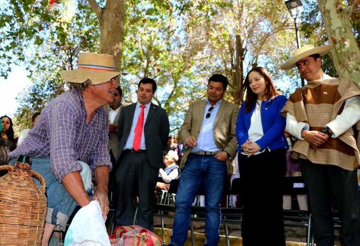 RESCATES DE LAS RAÍCES Y TRADICIÓN DE CAMPO SE TOMAN LA CELEBRACIÓN DE FIESTAS PATRIAS EN PAIHUANO RESCATES DE LAS RAÍCES Y TRADICIÓN DE CAMPO SE TOMAN LA CELEBRACIÓN DE FIESTAS PATRIAS EN PAIHUANO