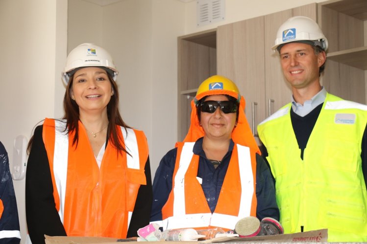PROGRAMA DE CAPACITACIÓN APOYA EL AUMENTO DE MUJERES EN LA CONSTRUCCIÓN PROGRAMA DE CAPACITACIÓN APOYA EL AUMENTO DE MUJERES EN LA CONSTRUCCIÓN