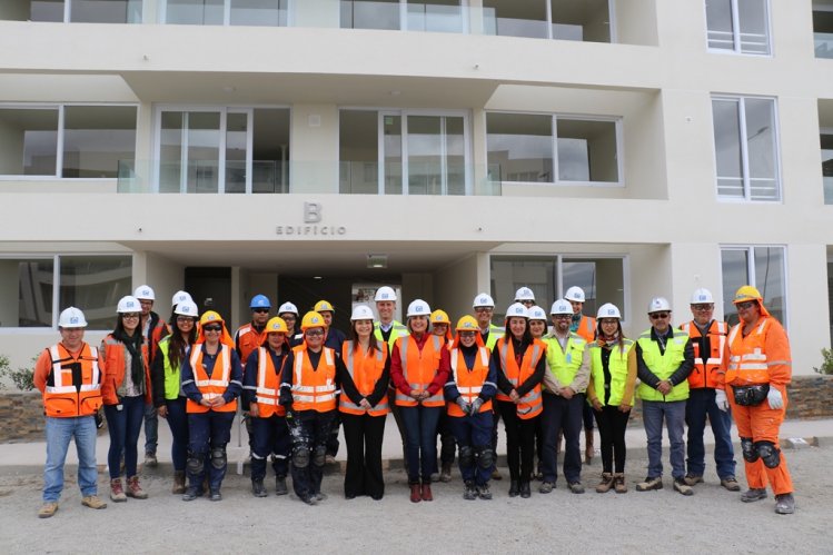 PROGRAMA DE CAPACITACIÓN APOYA EL AUMENTO DE MUJERES EN LA CONSTRUCCIÓN PROGRAMA DE CAPACITACIÓN APOYA EL AUMENTO DE MUJERES EN LA CONSTRUCCIÓN