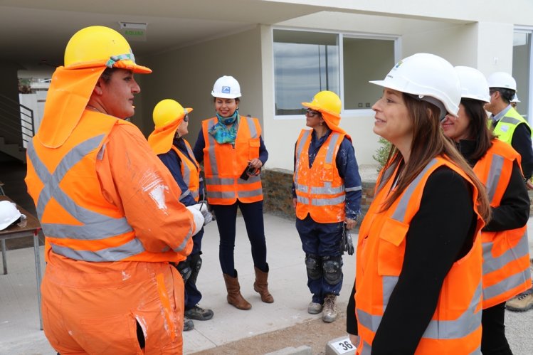 PROGRAMA DE CAPACITACIÓN APOYA EL AUMENTO DE MUJERES EN LA CONSTRUCCIÓN PROGRAMA DE CAPACITACIÓN APOYA EL AUMENTO DE MUJERES EN LA CONSTRUCCIÓN