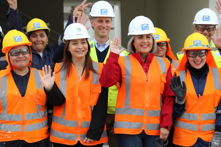 PROGRAMA DE CAPACITACIÓN APOYA EL AUMENTO DE MUJERES EN LA CONSTRUCCIÓN PROGRAMA DE CAPACITACIÓN APOYA EL AUMENTO DE MUJERES EN LA CONSTRUCCIÓN
