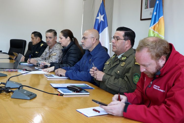 GOBIERNO Y JEFE DE FUERZA COORDINAN ACCIONES PARA RESGUARDAR ORDEN PÚBLICO DURANTE ESTADO DE EMERGENCIA GOBIERNO Y JEFE DE FUERZA COORDINAN ACCIONES PARA RESGUARDAR ORDEN PÚBLICO DURANTE ESTADO DE EMERGENCIA