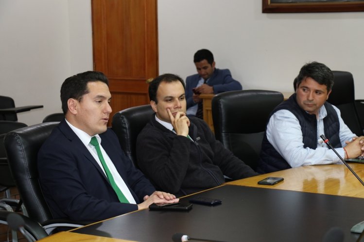 COMERCIO Y SUPERMERCADOS VAN RETOMANDO LA NORMALIDAD Y DESCARTAN DESABASTECIMIENTO COMERCIO Y SUPERMERCADOS VAN RETOMANDO LA NORMALIDAD Y DESCARTAN DESABASTECIMIENTO