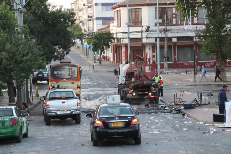VIOLENTISTAS VUELVEN A CAUSAR DAÑOS EN LA SERENA: 43 DETENIDOS VIOLENTISTAS VUELVEN A CAUSAR DAÑOS EN LA SERENA: 43 DETENIDOS