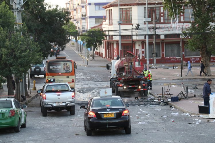 VIOLENTISTAS VUELVEN A CAUSAR DAÑOS EN LA SERENA: 43 DETENIDOS