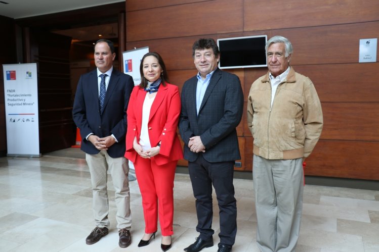 PROVEEDORES Y EMPRESAS MINERAS PROMUEVEN NUEVAS ALIANZAS PARA EL DESARROLLO DEL SECTOR PROVEEDORES Y EMPRESAS MINERAS PROMUEVEN NUEVAS ALIANZAS PARA EL DESARROLLO DEL SECTOR