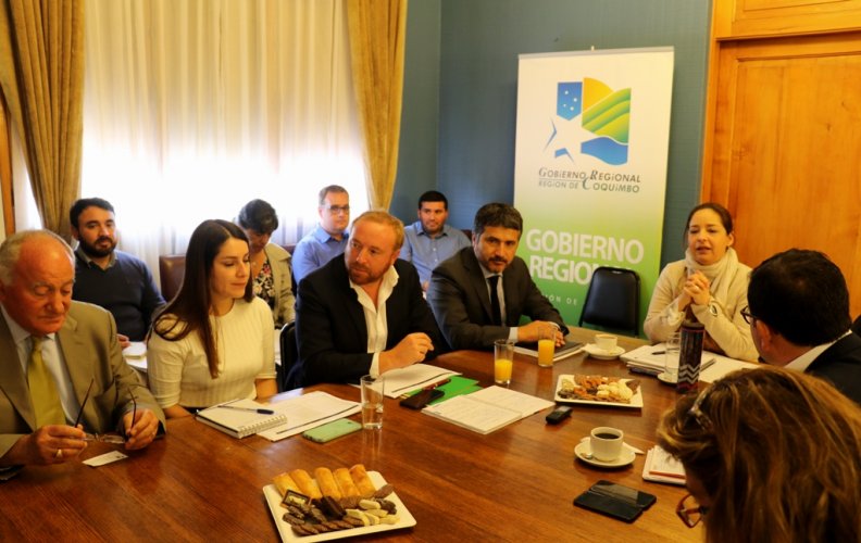 NUEVO PLAN DE EMERGENCIA HÍDRICA PONE SUS ÉNFASIS EN EL ABASTECIMIENTO HUMANO, DESARROLLO PRODUCTIVO Y APOYO SOCIAL NUEVO PLAN DE EMERGENCIA HÍDRICA PONE SUS ÉNFASIS EN EL ABASTECIMIENTO HUMANO, DESARROLLO PRODUCTIVO Y APOYO SOCIAL