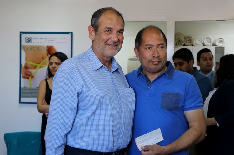 EMPRENDEDORES DE TODA LA REGIÓN RECIBEN APOYO ECONÓMICO PARA IR RECUPERANDO SUS NEGOCIOS EMPRENDEDORES DE TODA LA REGIÓN RECIBEN APOYO ECONÓMICO PARA IR RECUPERANDO SUS NEGOCIOS