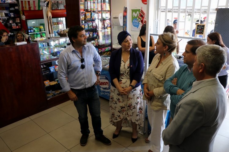 EMPRENDEDORES DE TODA LA REGIÓN RECIBEN APOYO ECONÓMICO PARA IR RECUPERANDO SUS NEGOCIOS EMPRENDEDORES DE TODA LA REGIÓN RECIBEN APOYO ECONÓMICO PARA IR RECUPERANDO SUS NEGOCIOS