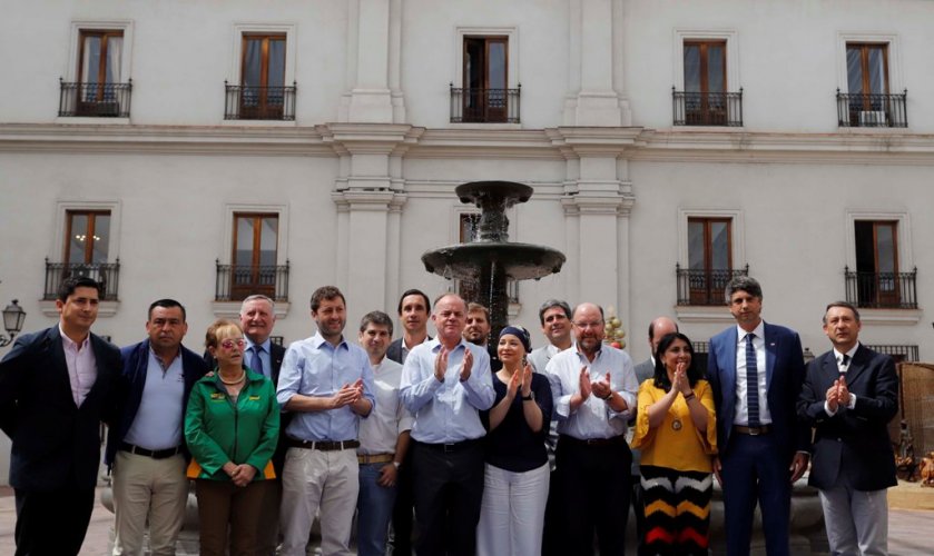 CAMPAÑA “CHILE SE ESTÁ SECANDO” BUSCA GENERAR CONCIENCIA SOBRE EL USO EFICIENTE DEL AGUA CAMPAÑA “CHILE SE ESTÁ SECANDO” BUSCA GENERAR CONCIENCIA SOBRE EL USO EFICIENTE DEL AGUA