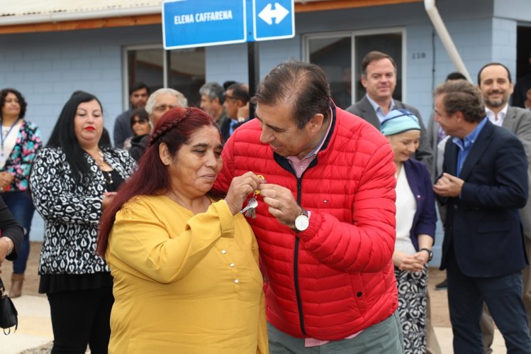 FAMILIAS DE PAN DE AZÚCAR CIERRAN MÁS DE 14 AÑOS DE ESPERA RECIBIENDO SUS CASAS PROPIAS