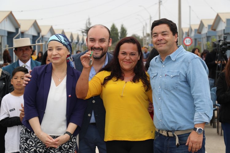 FAMILIAS DE PAN DE AZÚCAR CIERRAN MÁS DE 14 AÑOS DE ESPERA RECIBIENDO SUS CASAS PROPIAS FAMILIAS DE PAN DE AZÚCAR CIERRAN MÁS DE 14 AÑOS DE ESPERA RECIBIENDO SUS CASAS PROPIAS