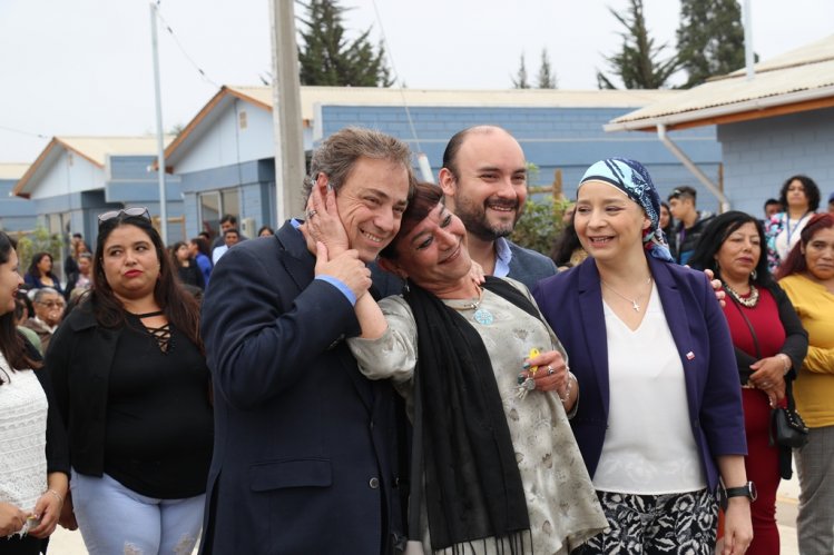 FAMILIAS DE PAN DE AZÚCAR CIERRAN MÁS DE 14 AÑOS DE ESPERA RECIBIENDO SUS CASAS PROPIAS FAMILIAS DE PAN DE AZÚCAR CIERRAN MÁS DE 14 AÑOS DE ESPERA RECIBIENDO SUS CASAS PROPIAS