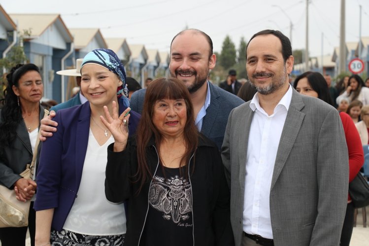 FAMILIAS DE PAN DE AZÚCAR CIERRAN MÁS DE 14 AÑOS DE ESPERA RECIBIENDO SUS CASAS PROPIAS