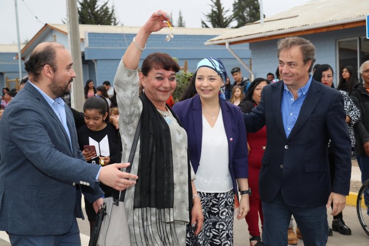 FAMILIAS DE PAN DE AZÚCAR CIERRAN MÁS DE 14 AÑOS DE ESPERA RECIBIENDO SUS CASAS PROPIAS FAMILIAS DE PAN DE AZÚCAR CIERRAN MÁS DE 14 AÑOS DE ESPERA RECIBIENDO SUS CASAS PROPIAS