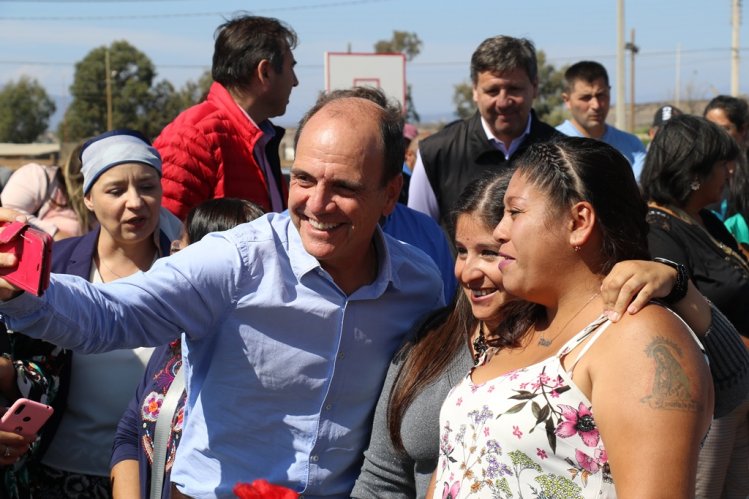 MÁS DE 100 FAMILIAS DE TONGOY RECIBEN LAS LLAVES DE SU CASA PROPIA MÁS DE 100 FAMILIAS DE TONGOY RECIBEN LAS LLAVES DE SU CASA PROPIA