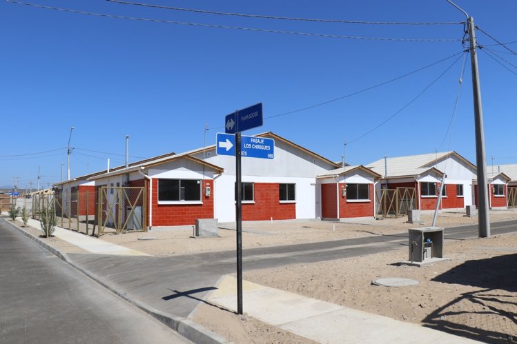 MÁS DE 100 FAMILIAS DE TONGOY RECIBEN LAS LLAVES DE SU CASA PROPIA MÁS DE 100 FAMILIAS DE TONGOY RECIBEN LAS LLAVES DE SU CASA PROPIA