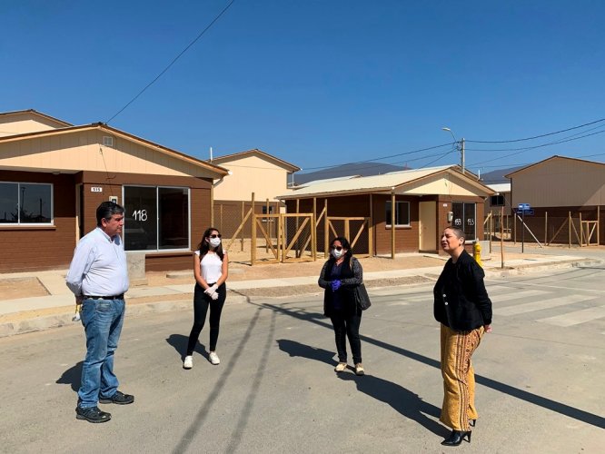 CON UN ESTRICTO PROTOCOLO DE SEGURIDAD SE ENTREGAN LLAVES DE SUS VIVIENDAS PARA 150 FAMILIAS DE COQUIMBO CON UN ESTRICTO PROTOCOLO DE SEGURIDAD SE ENTREGAN LLAVES DE SUS VIVIENDAS PARA 150 FAMILIAS DE COQUIMBO