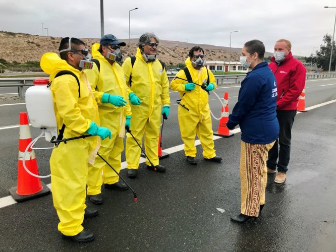 OBRAS PÚBLICAS Y EJÉRCITO IMPLEMENTAN SANITIZACIÓN DE BUSES Y CAMIONES EN PLAZAS DE PESAJE EN RUTA 5