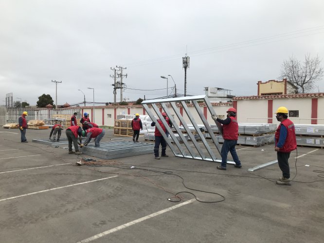 COMIENZA INSTALACIÓN DEL HOSPITAL MODULAR EN DEPENDENCIAS DEL ESTADIO LA PORTADA