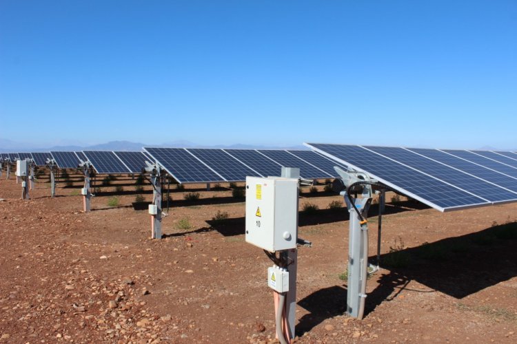 APRUEBAN EL PRIMER PARQUE FOTOVOLTAICO DE LA REGIÓN QUE ABASTECERÁ CON BATERÍAS EL CONSUMO NOCTURNO APRUEBAN EL PRIMER PARQUE FOTOVOLTAICO DE LA REGIÓN QUE ABASTECERÁ CON BATERÍAS EL CONSUMO NOCTURNO