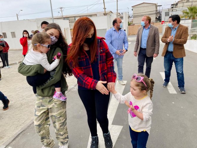 FAMILIAS VULNERABLES DE COQUIMBO RECIBIERON SU CASA PROPIA EN UN PROYECTO CON INTEGRACIÓN SOCIAL