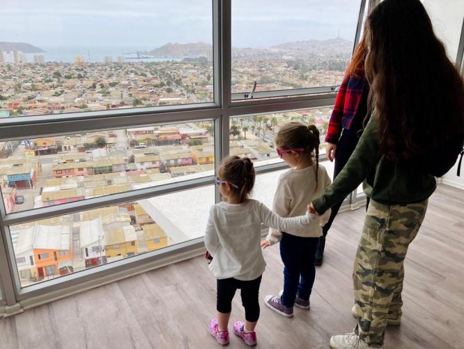 FAMILIAS VULNERABLES DE COQUIMBO RECIBIERON SU CASA PROPIA EN UN PROYECTO CON INTEGRACIÓN SOCIAL