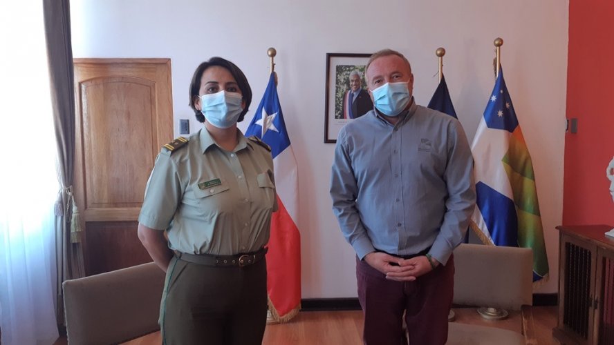 INTENDENTE PABLO HERMAN SE REÚNE CON LA PRIMERA JEFA DE ZONA DE CARABINEROS DE LA REGIÓN INTENDENTE PABLO HERMAN SE REÚNE CON LA PRIMERA JEFA DE ZONA DE CARABINEROS DE LA REGIÓN