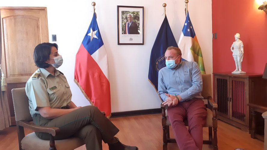 INTENDENTE PABLO HERMAN SE REÚNE CON LA PRIMERA JEFA DE ZONA DE CARABINEROS DE LA REGIÓN INTENDENTE PABLO HERMAN SE REÚNE CON LA PRIMERA JEFA DE ZONA DE CARABINEROS DE LA REGIÓN