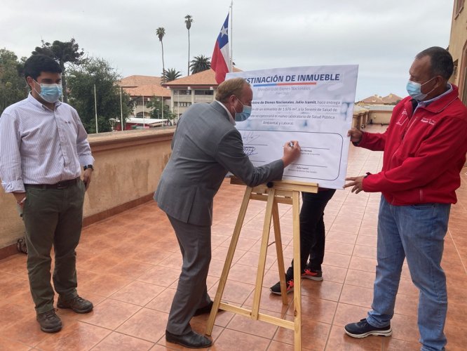 SEREMI DE SALUD RECIBE INMUEBLE PARA PARA CONSTRUIR NUEVO LABORATORIO DE SALUD PÚBLICA AMBIENTAL Y LABORAL