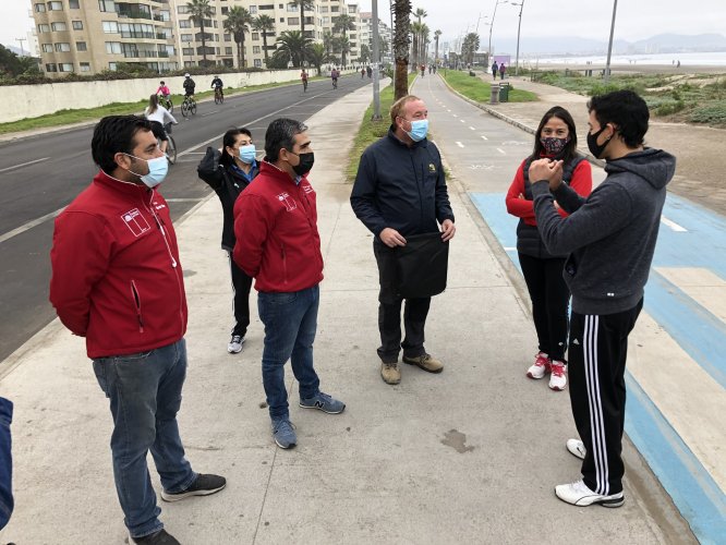 DEPORTISTAS Y VECINOS SE DESPLEGARON POR TODA LA AVENIDA DEL MAR PARA HACER ACTIVIDAD FÍSICA