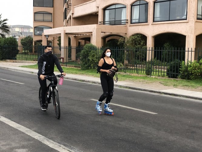 DEPORTISTAS Y VECINOS SE DESPLEGARON POR TODA LA AVENIDA DEL MAR PARA HACER ACTIVIDAD FÍSICA