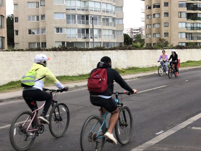 DEPORTISTAS Y VECINOS SE DESPLEGARON POR TODA LA AVENIDA DEL MAR PARA HACER ACTIVIDAD FÍSICA