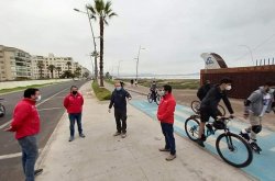 DEPORTISTAS Y VECINOS SE DESPLEGARON POR TODA LA AVENIDA DEL MAR PARA HACER ACTIVIDAD FÍSICA