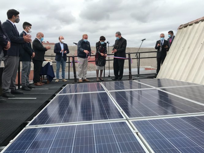 COLEGIO SALESIANOS PROMUEVE LAS ENERGÍAS RENOVABLES EN LA FORMACIÓN DE SUS ESTUDIANTES INAUGURANDO UNA PLANTA FOTOVOLTAICA