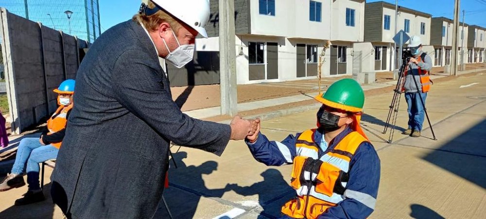 GOBIERNO Y CCHC SUMAN FUERZAS PARA AUMENTAR PARTICIPACIÓN FEMENINA EN LA CONSTRUCCIÓN GOBIERNO Y CCHC SUMAN FUERZAS PARA AUMENTAR PARTICIPACIÓN FEMENINA EN LA CONSTRUCCIÓN