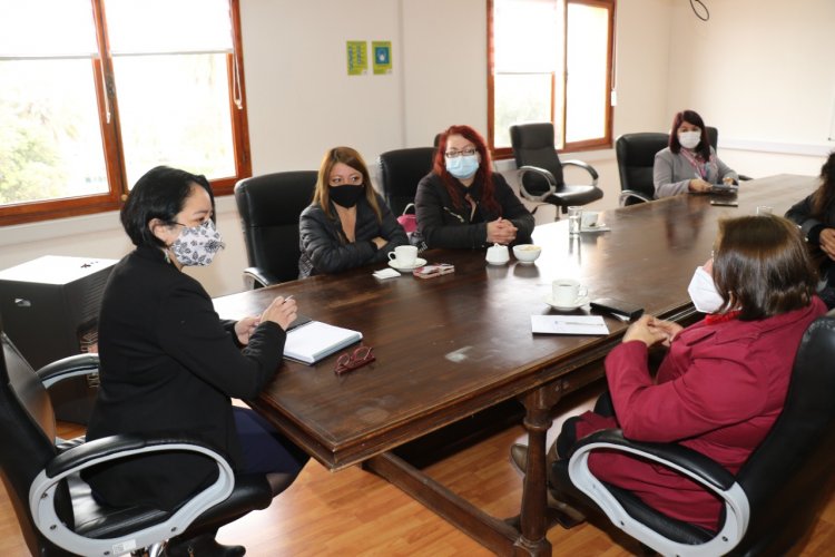 COMISIÓN DE DIRIGENTES POR TIERRAS BLANCAS PLANTEÓ SUS PRINCIPALES NECESIDADES A LA GOBERNADORA REGIONAL