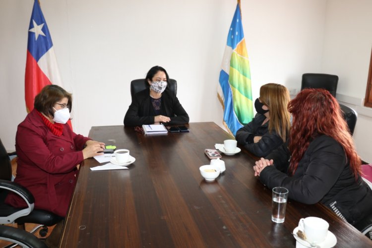 COMISIÓN DE DIRIGENTES POR TIERRAS BLANCAS PLANTEÓ SUS PRINCIPALES NECESIDADES A LA GOBERNADORA REGIONAL COMISIÓN DE DIRIGENTES POR TIERRAS BLANCAS PLANTEÓ SUS PRINCIPALES NECESIDADES A LA GOBERNADORA REGIONAL