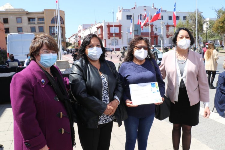 CERCA DE $400 MILLONES EN PROYECTOS DE SEGURIDAD CIUDADANA Y MEDIO AMBIENTE ENTREGÓ EL GOBIERNO REGIONAL A ORGANIZACIONES DE ELQUI CERCA DE $400 MILLONES EN PROYECTOS DE SEGURIDAD CIUDADANA Y MEDIO AMBIENTE ENTREGÓ EL GOBIERNO REGIONAL A ORGANIZACIONES DE ELQUI