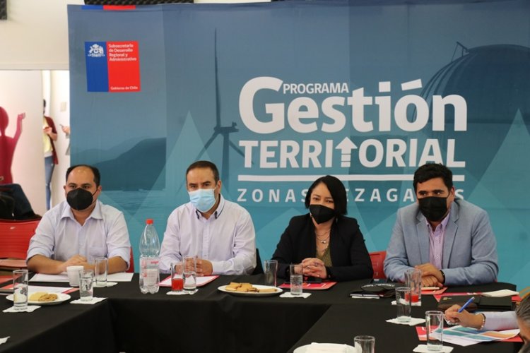 GOBIERNO REGIONAL Y ALCALDES SOLICITAN EXTENDER EL PROGRAMA DE ZONAS REZAGADAS EN LIMARÍ Y CHOAPA GOBIERNO REGIONAL Y ALCALDES SOLICITAN EXTENDER EL PROGRAMA DE ZONAS REZAGADAS EN LIMARÍ Y CHOAPA