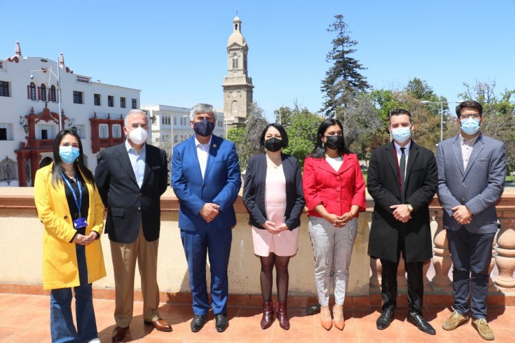 GOBERNADORA REGIONAL Y ALCALDES INICIAN TRABAJO EN EL NUEVO TERRITORIO DE ZONAS REZAGADAS ELQUI – LIMARÍ GOBERNADORA REGIONAL Y ALCALDES INICIAN TRABAJO EN EL NUEVO TERRITORIO DE ZONAS REZAGADAS ELQUI – LIMARÍ